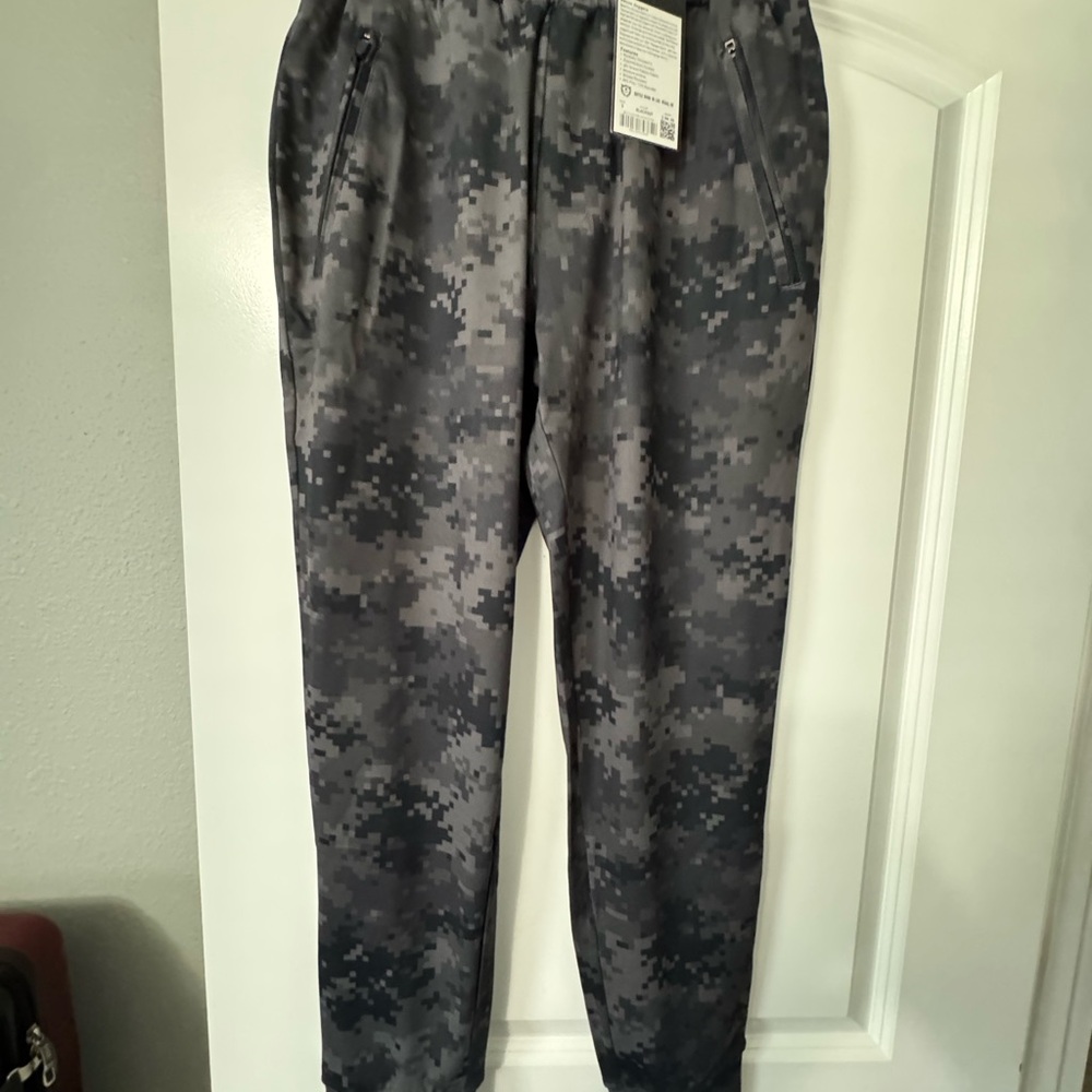 Barbell NWT Men's Camouflage Jogger Pants